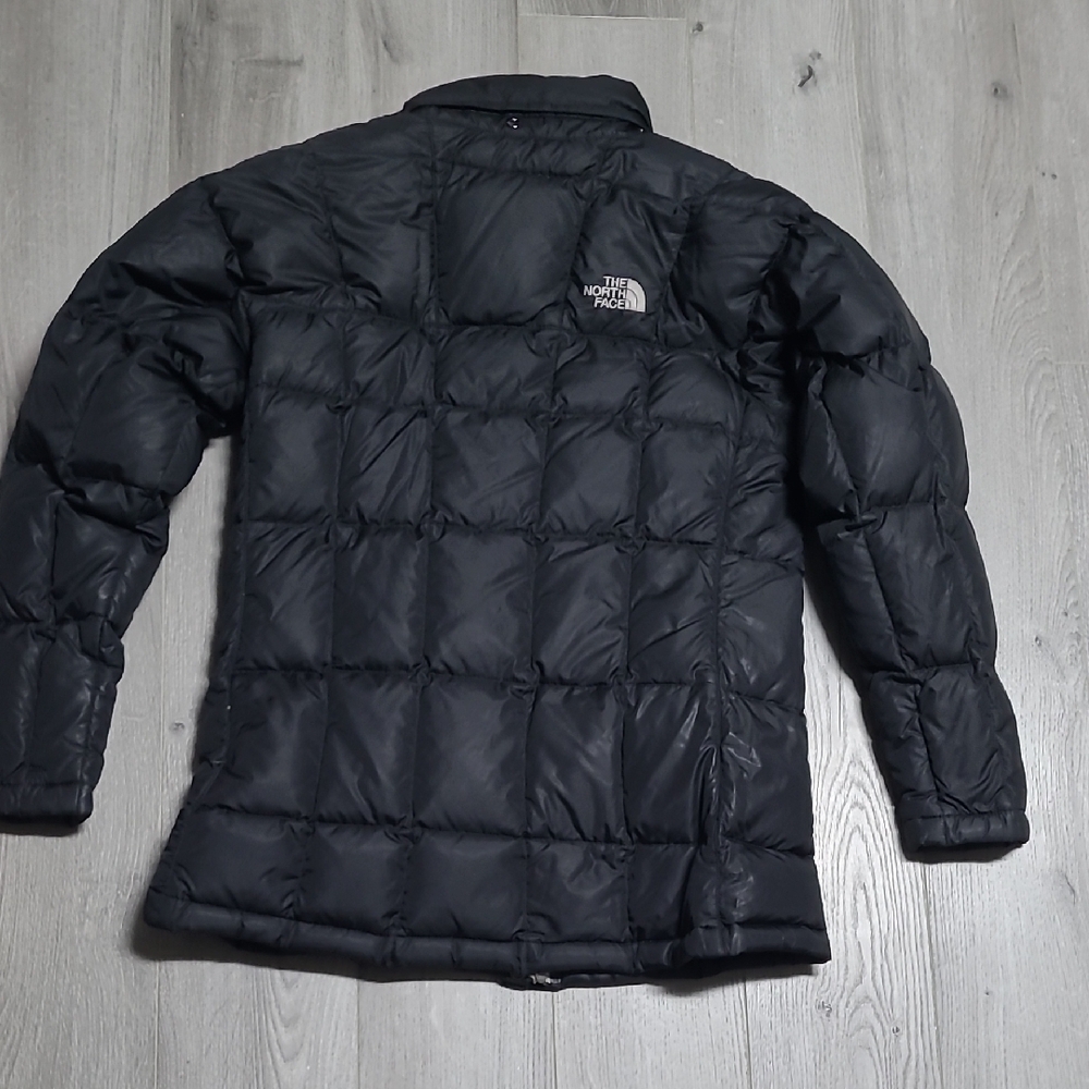 The North Face Women's Dark Puffer Jacket - Picture 10 of 16